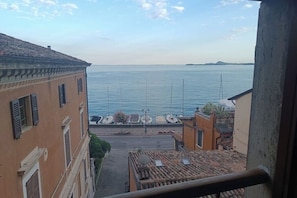 Property grounds - CasaLeda:Delightful Loft with Lake View in the Heart of Maderno on the lakefront (Toscolano Maderno)