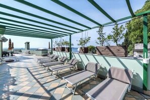 Terrace/patio - CasaFedra:Elegant Loft on the lakefront in the Heart of the Historic Center (Toscolano Maderno)
