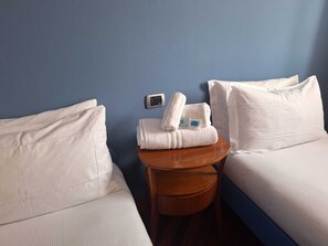 Apartamento família | Edredons de pluma, ferros/tábuas de passar roupa, Wi-Fi de cortesia
