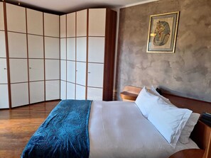 Tabla de planchar con plancha 