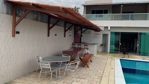Outdoor dining - Modern house in Zé Pojuca / Porto de Galinhas (Ipojuca)
