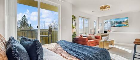 Studiosuite, 1 Queen-Bett und Schlafsofa, Balkon, Gartenblick (233 Urban Prairie St. Unit B)