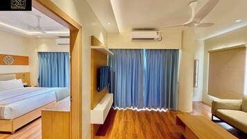 Suite, 1 King Bed, Air conditioning, City View | Free WiFi