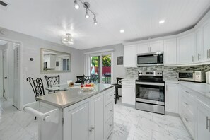 Apartemen, akses difabel | 3 kamar tidur dan internet