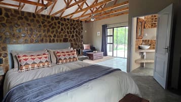 Villa Deluxe, vistas al valle | Escritorio y espacio para trabajar con un portátil