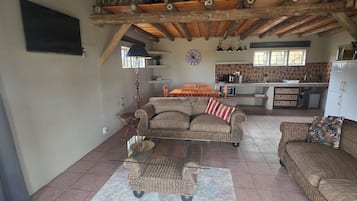 Deluxe House, Resort View | Living area