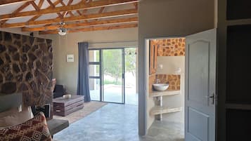 Deluxe Villa, Valley View | Desk, laptop workspace, iron/ironing board, free WiFi
