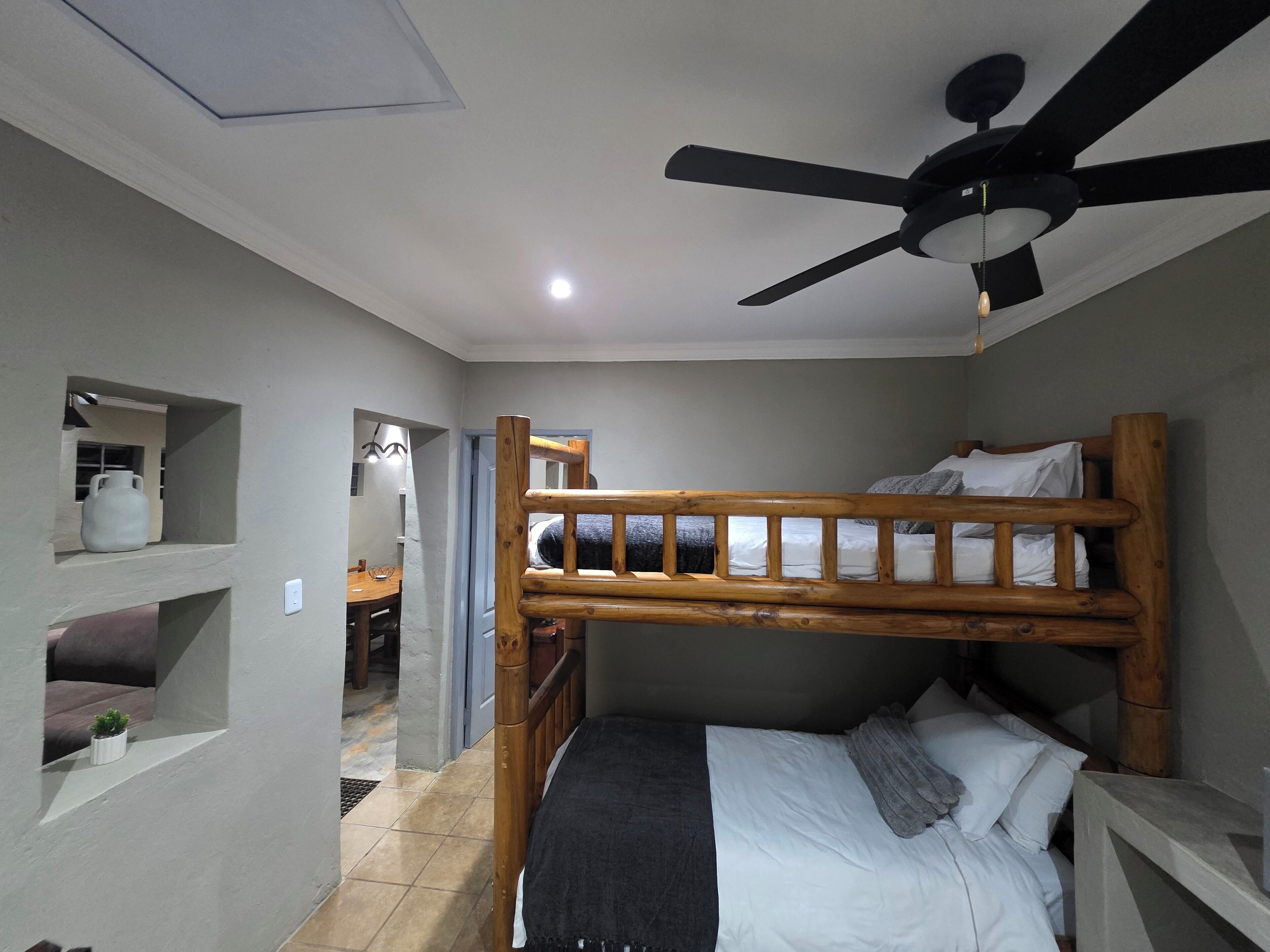 Chalet superior, vistas al jardín | Escritorio y espacio para trabajar con un portátil