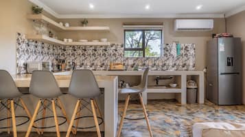 Luxury House, Pool View | Private kitchen