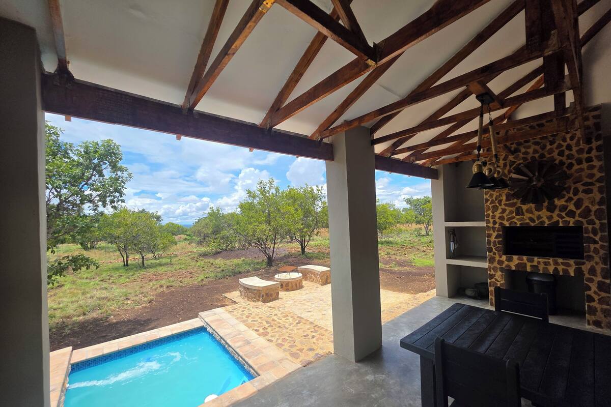 Työpöytä, kannettavalle tietokoneelle sopiva työtila