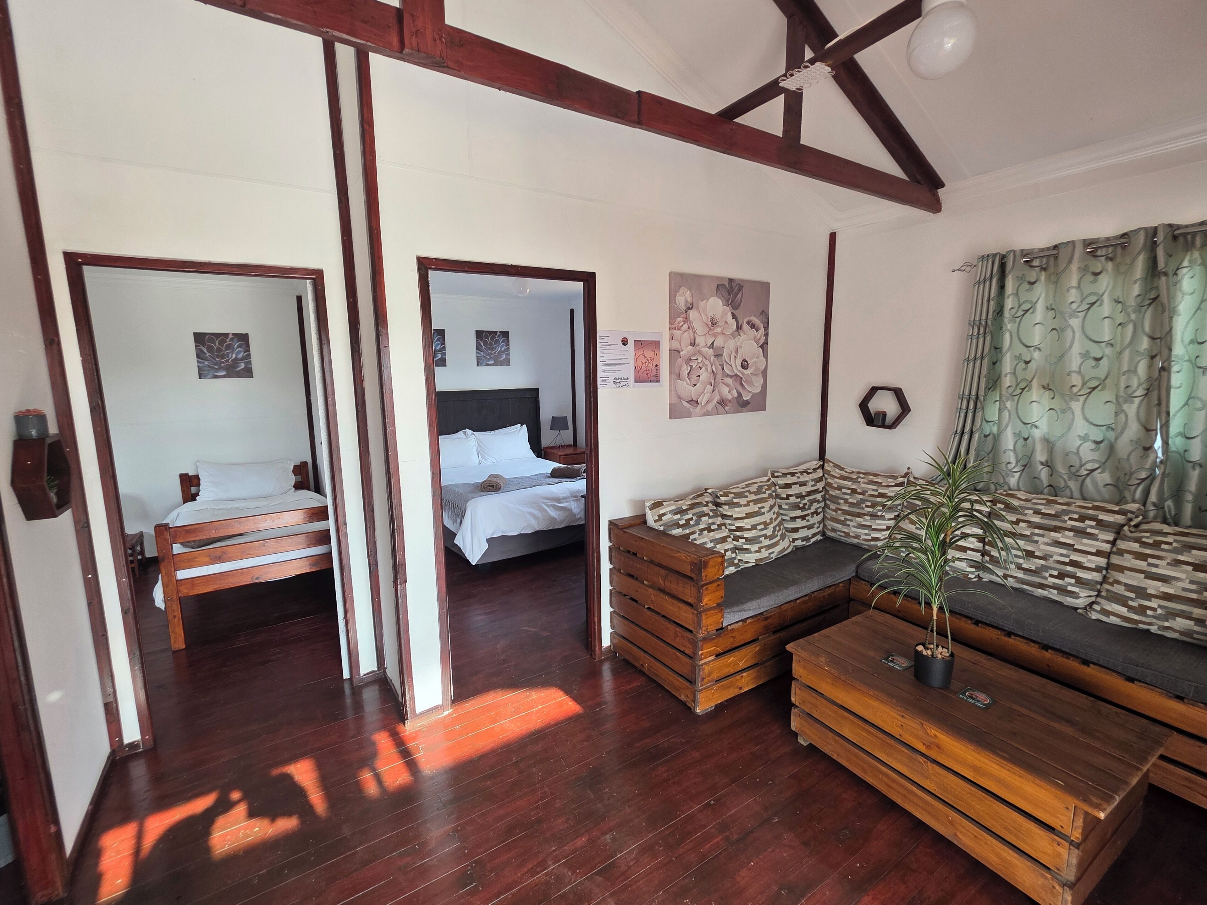 Cabaña familiar, vistas al lago | Escritorio y espacio para trabajar con un portátil