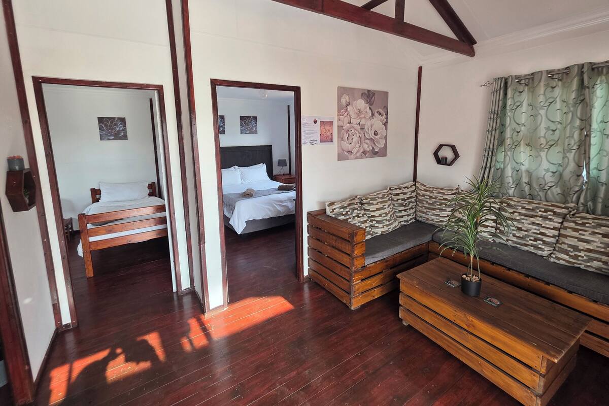 Cabaña familiar, vistas al lago | Escritorio y espacio para trabajar con un portátil