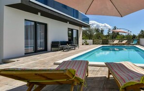 Pool - Lovely home in Sukosan (Sukosan)