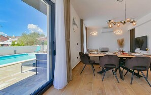 Dining - Lovely home in Sukosan (Sukosan)
