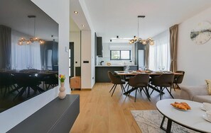 Dining - Lovely home in Sukosan (Sukosan)