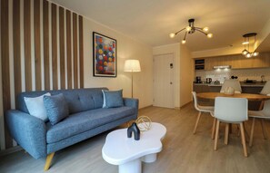 House | 2 bedrooms, Internet - w Engaging 2BR w Balcony in Miraflores (Lima)