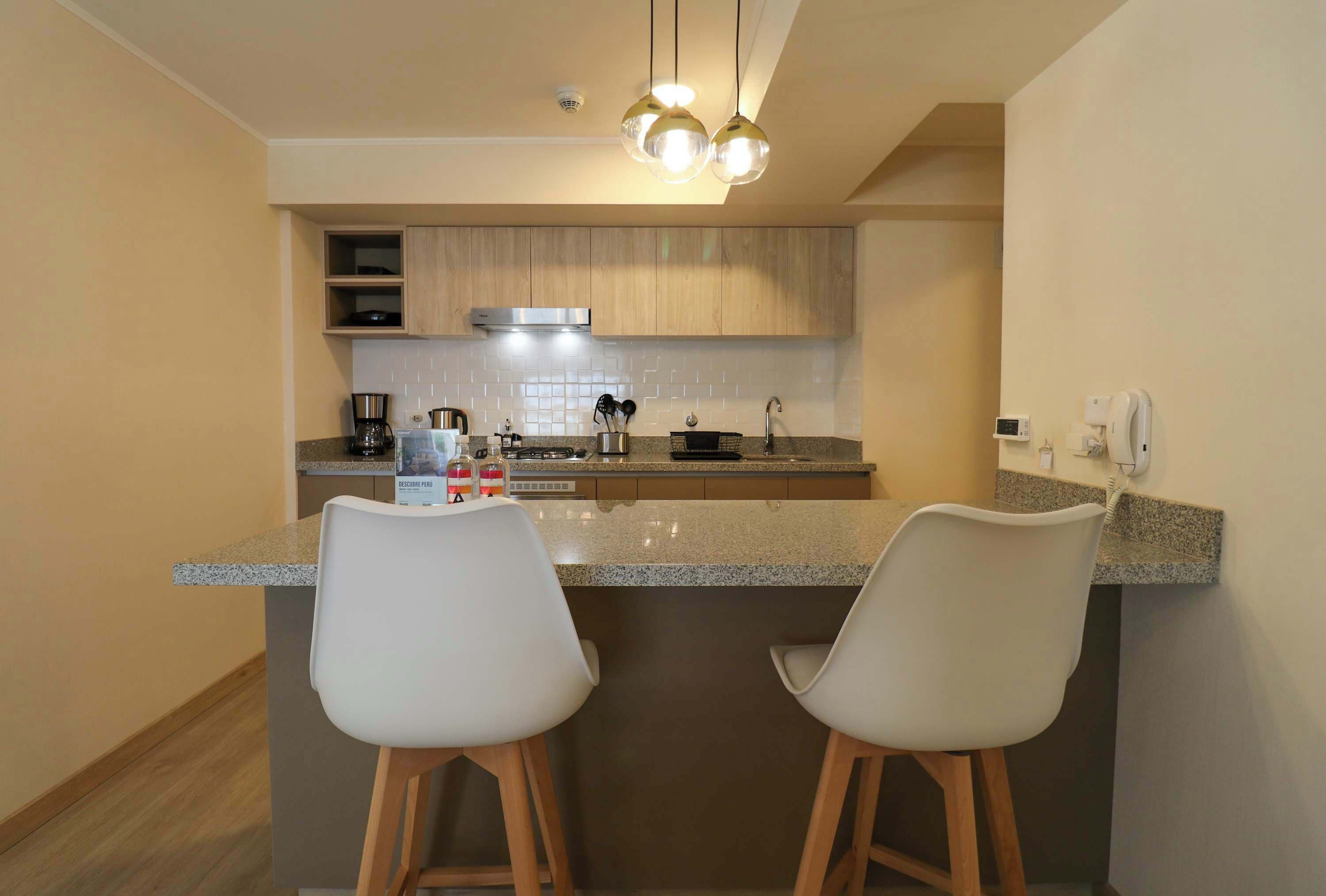 2 عدّة غرف نوم وخدمة الإنترنت