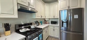 Apartment | 2 bedrooms, Internet - Luxurious Pasadena Home w Parking Near Old Town (Pasadena)