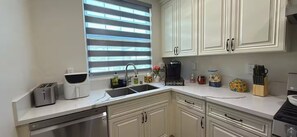 Apartment | 2 bedrooms, Internet - Luxurious Pasadena Home w Parking Near Old Town (Pasadena)