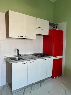 Deluxe Double Room, Kitchen, City View | Private kitchen | Shared fridge, microwave - Pompeii's Treasures (Pompei)