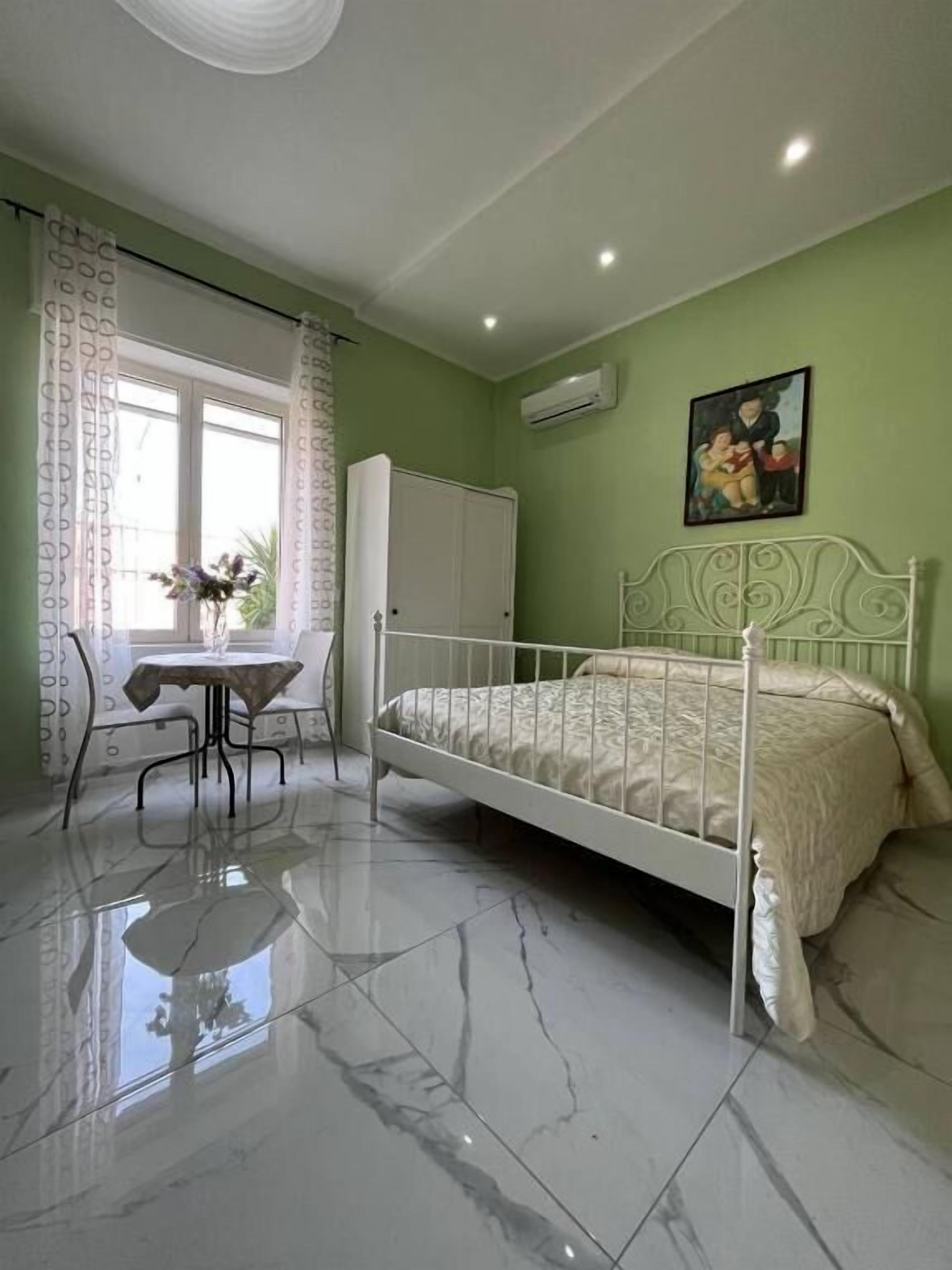 豪華雙人房, 廚房, 城市景觀 | 遮光布/窗簾、免費無線上網