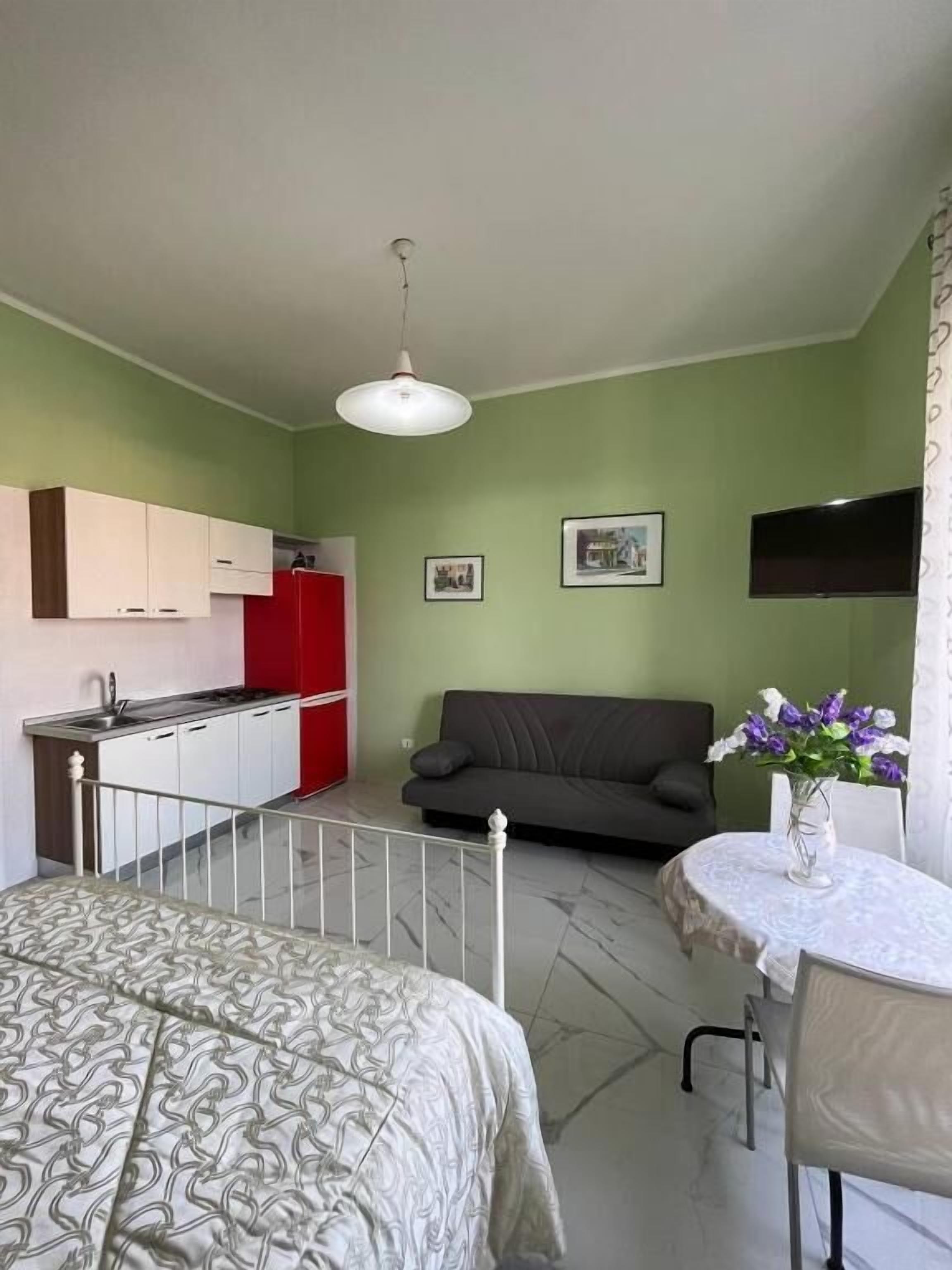 Deluxe Double Room, Kitchen, City View | Blackout drapes, free WiFi