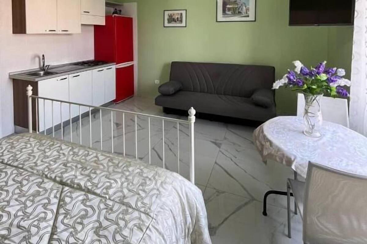 Deluxe Double Room, Kitchen, City View | Blackout drapes, free WiFi