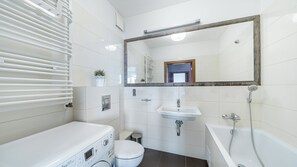 Íbúð (62) | Baðherbergi | Sturta, hárblásari, handklæði