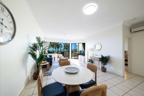 Dining - Island Views, Resort Pool & Gym – Steps from Airlie Beach Main Street (Airlie Beach)