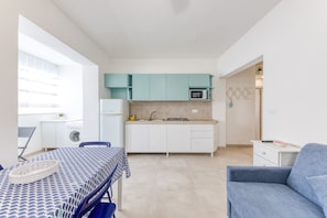 Interior - Apartment 'Franza 2' with Air Conditioning (Torre San Giovanni)