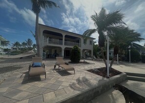 Exterior - Spacious newly renovated 3 bedroom, 2 bath home on the canal in Islamorada, Fl (Tavernier)