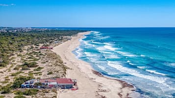 Una spiaggia nelle vicinanze