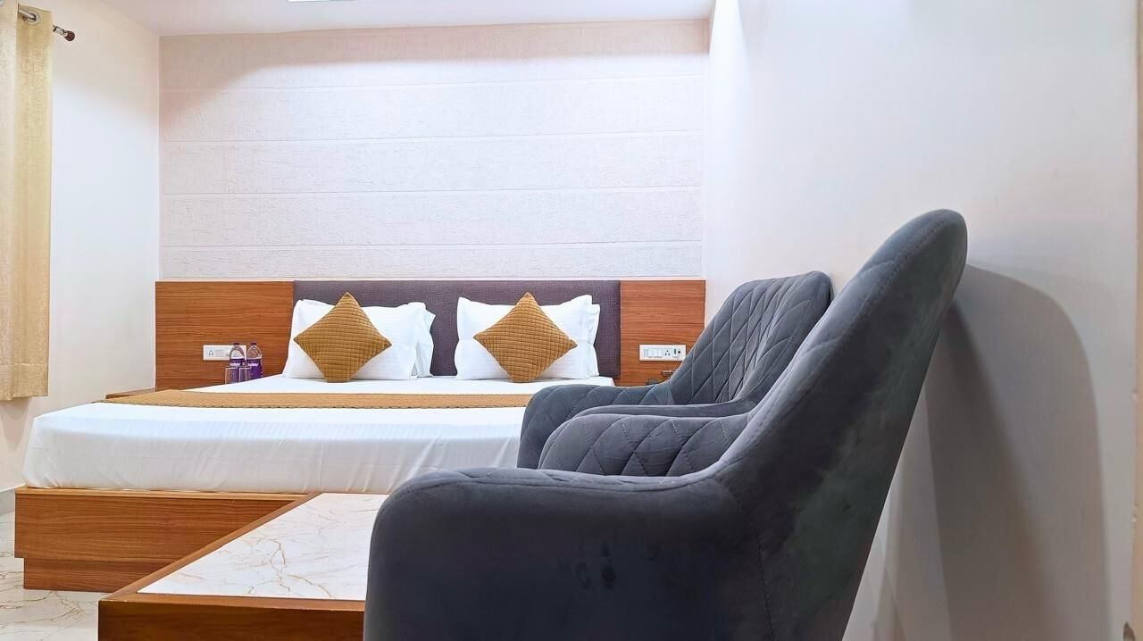 Executive Double Room | Desk, laptop workspace, free WiFi