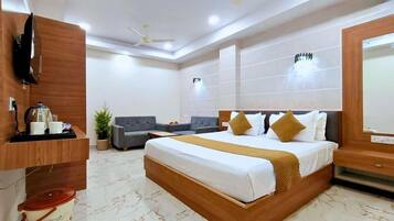 Deluxe Double Room | Desk, laptop workspace, free WiFi