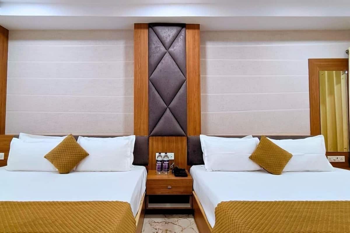 Family Double Room | Desk, laptop workspace, free WiFi