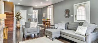 3 Mi to Dtwn Indy: Bright Home w/ Furnished Deck