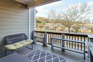 Apartment (2 Bedrooms) | Interior - 6 Mi to Broadway: Nashville Townhome w/ Balcony! (Nashville)
