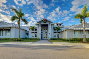 Interior - Resort-style Living! Walkable Bradenton Getaway (Bradenton)