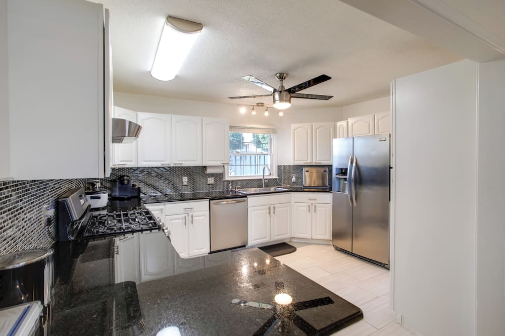 Private Yard & Gym: Classic Columbia Home - Horatio, SC