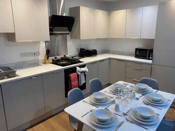 Departamento, 3 habitaciones, para no fumadores | Restaurantes