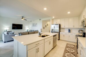 Interior - Golfer's Oasis w/ Pool! Venice Condo on 5th Hole (Venice)