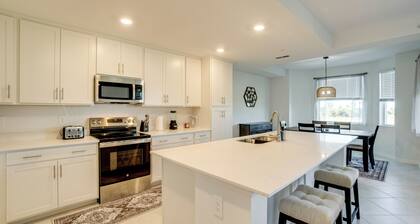 Golfer's Oasis w/ Pool! Venice Condo on 5th Hole