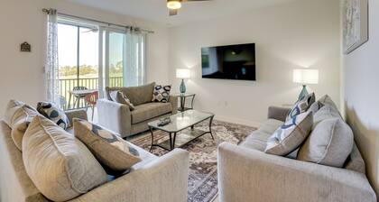 Golfer's Oasis w/ Pool! Venice Condo on 5th Hole