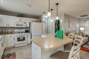 Unclassified image, 2 of 42, button - Golf, Dine & Relax Poolside! The Villages Retreat (The Villages)