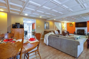 Interior - Mtn-view Balcony! Convenient Apt Near Jim Thorpe (Nesquehoning)