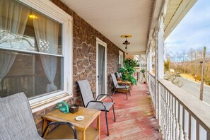 Interior - Mtn-view Balcony! Convenient Apt Near Jim Thorpe (Nesquehoning)