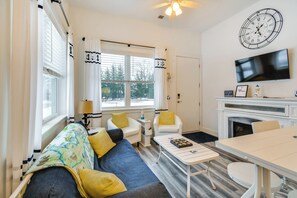 House (2 Bedrooms) | Interior - 6 Mi to Traverse City! All-season Family Getaway (Traverse City)