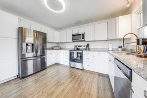 House (3 Bedrooms) | Interior - 1 Mi to Park Circle: Pet-friendly Home w/ Yard (North Charleston)