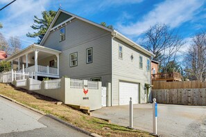 Apartment (1 Bedroom) | Interior - Walk to Main Street: Saluda Escape w/ Garden Patio (Saluda)