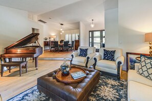 Interior - Golf Course View, Pool & Lanai! Upscale Naples Gem (Naples)
